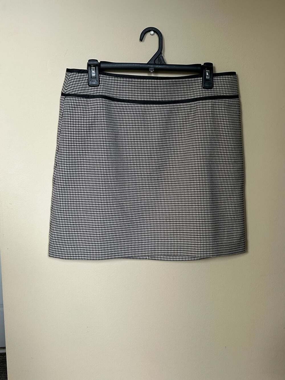 Loft Skirt Size 10P Black White Houndstooth Pencil